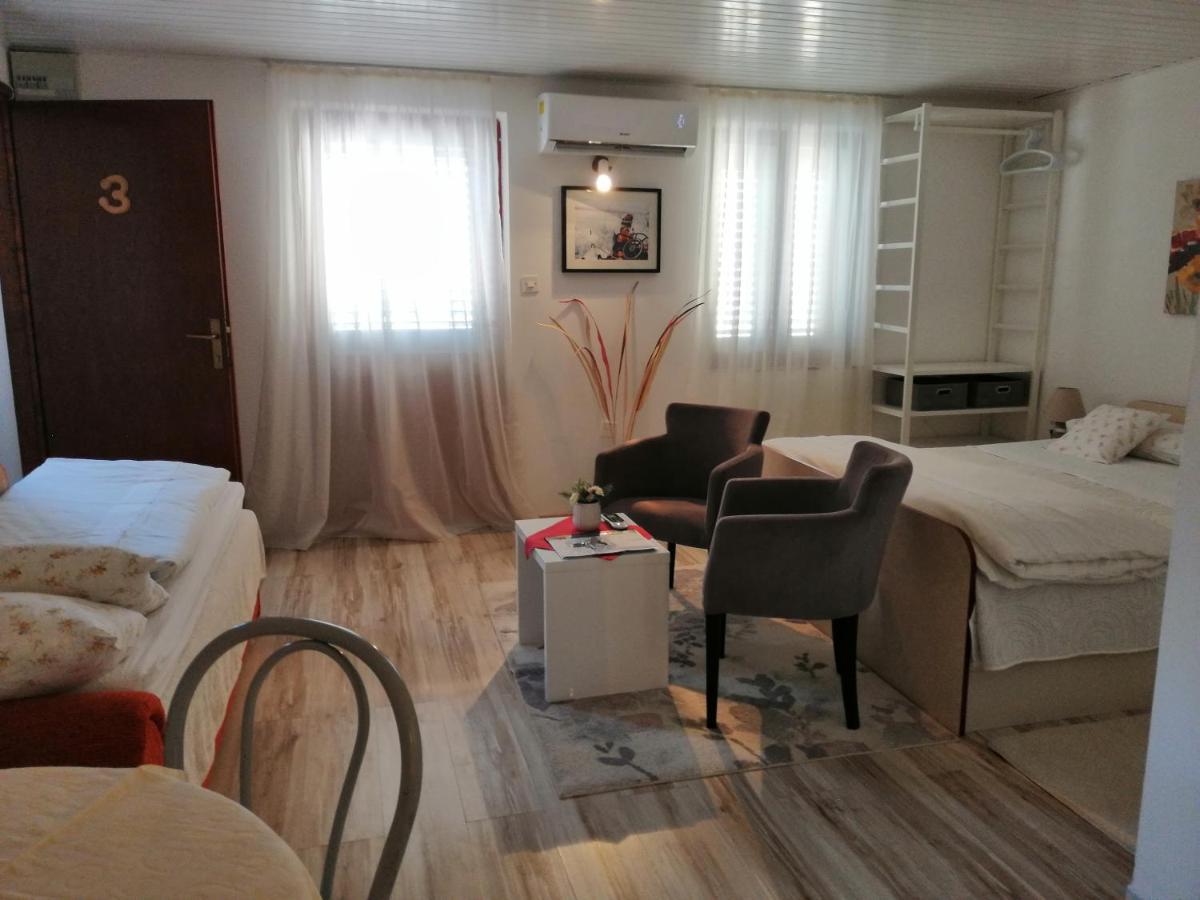 Studio Apartments Kuljis ヴィス エクステリア 写真
