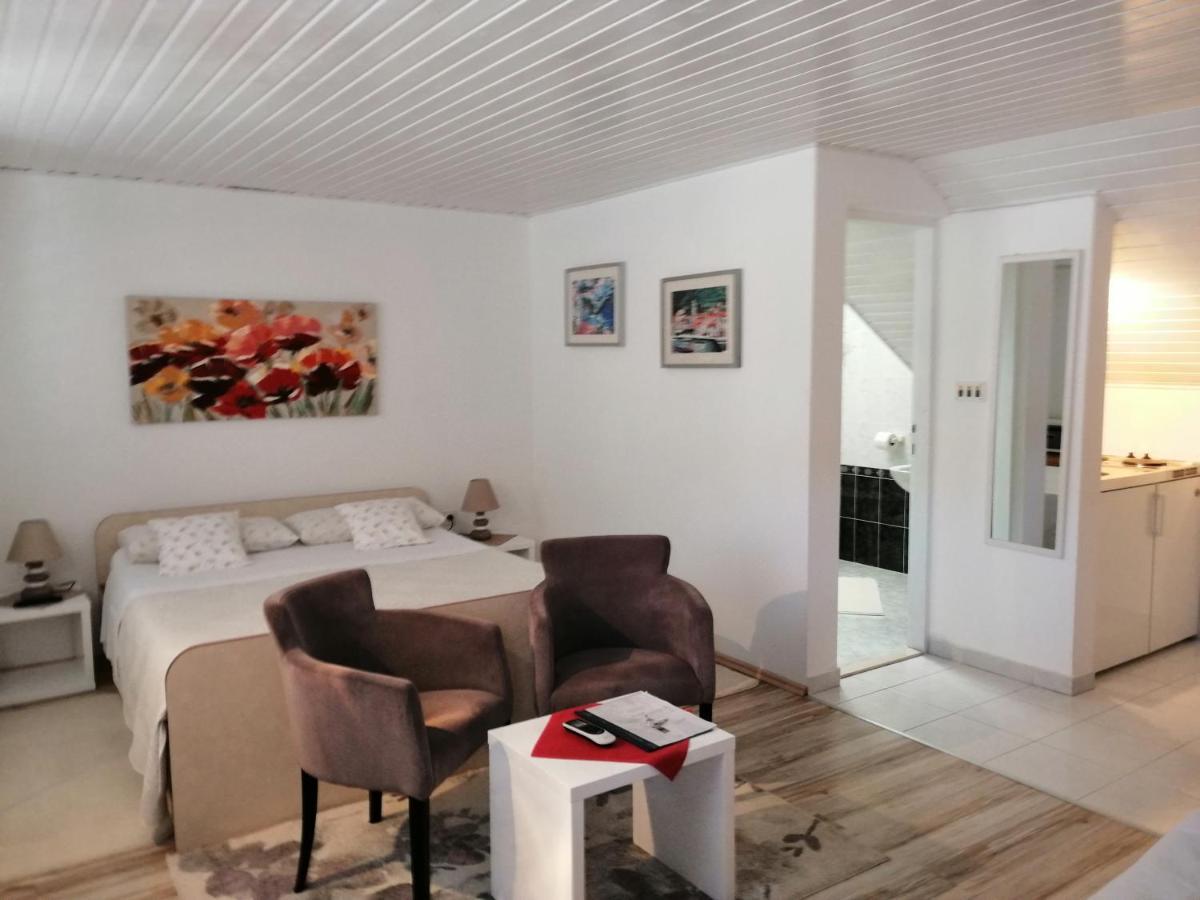 Studio Apartments Kuljis ヴィス エクステリア 写真