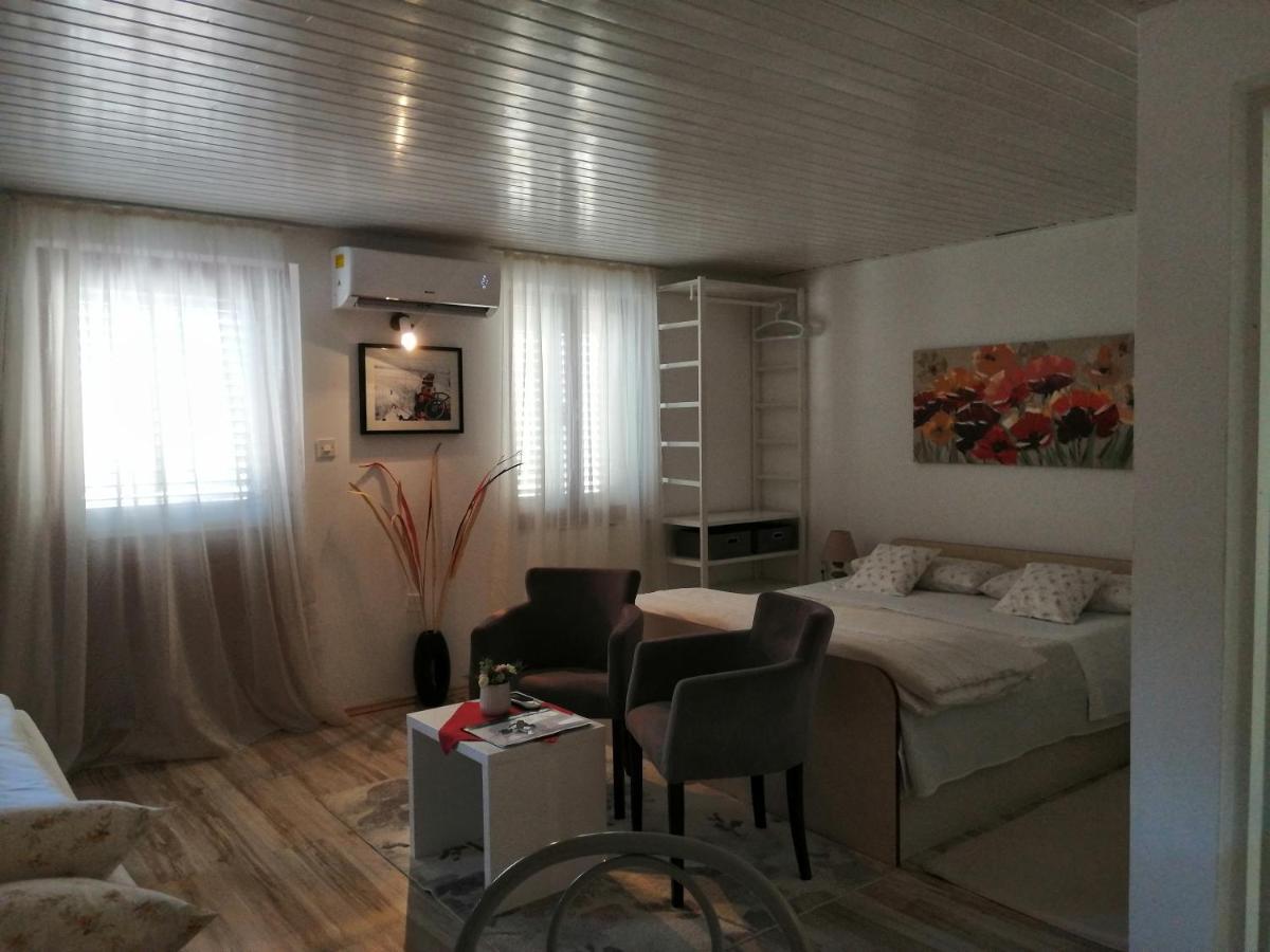 Studio Apartments Kuljis ヴィス エクステリア 写真