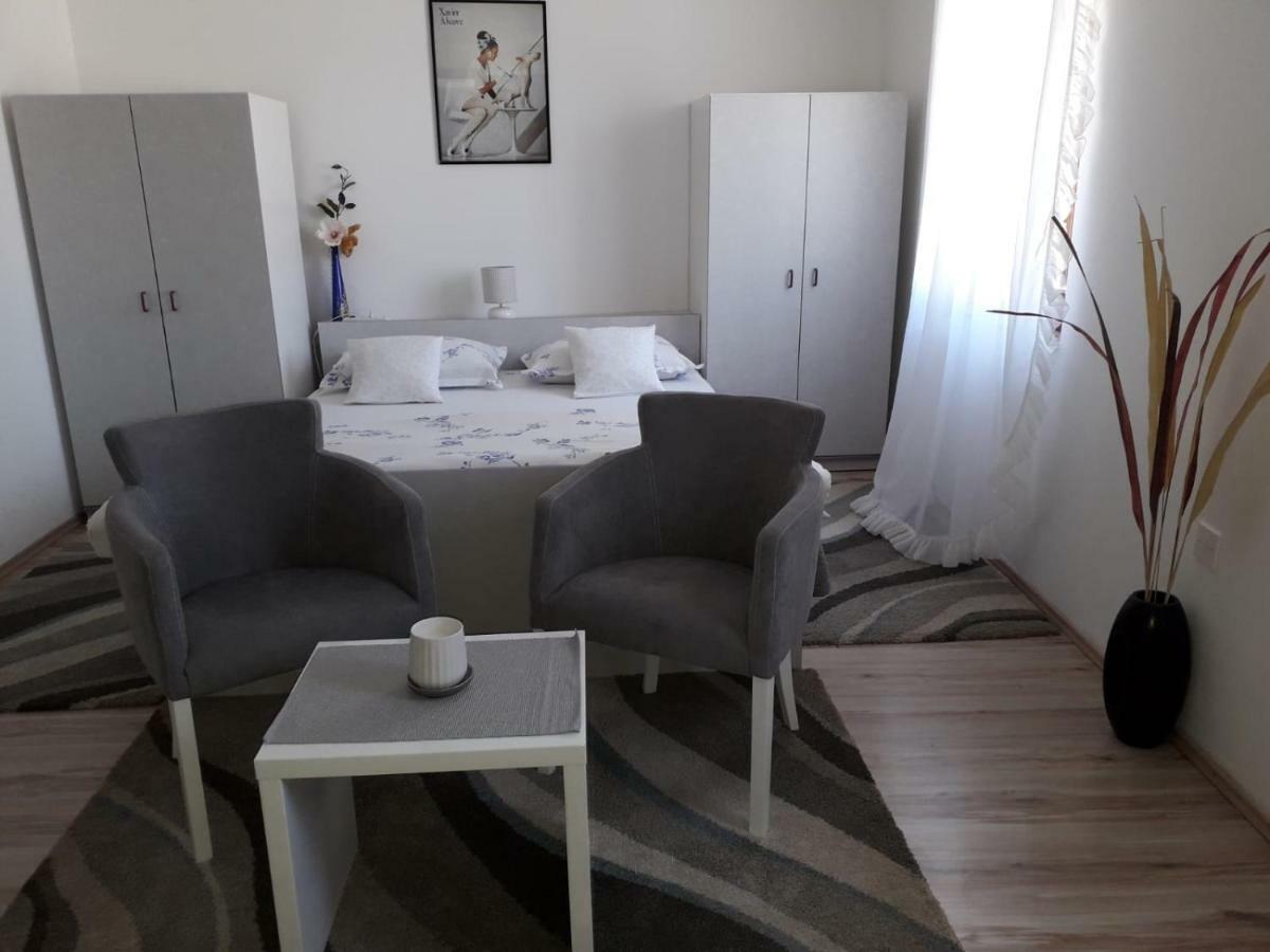 Studio Apartments Kuljis ヴィス エクステリア 写真